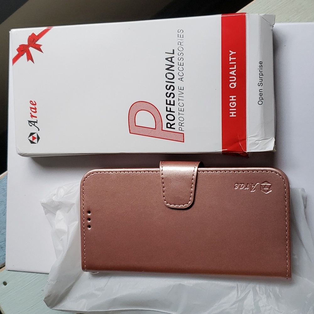 Arae Professional protective iPhone accessory wristlet